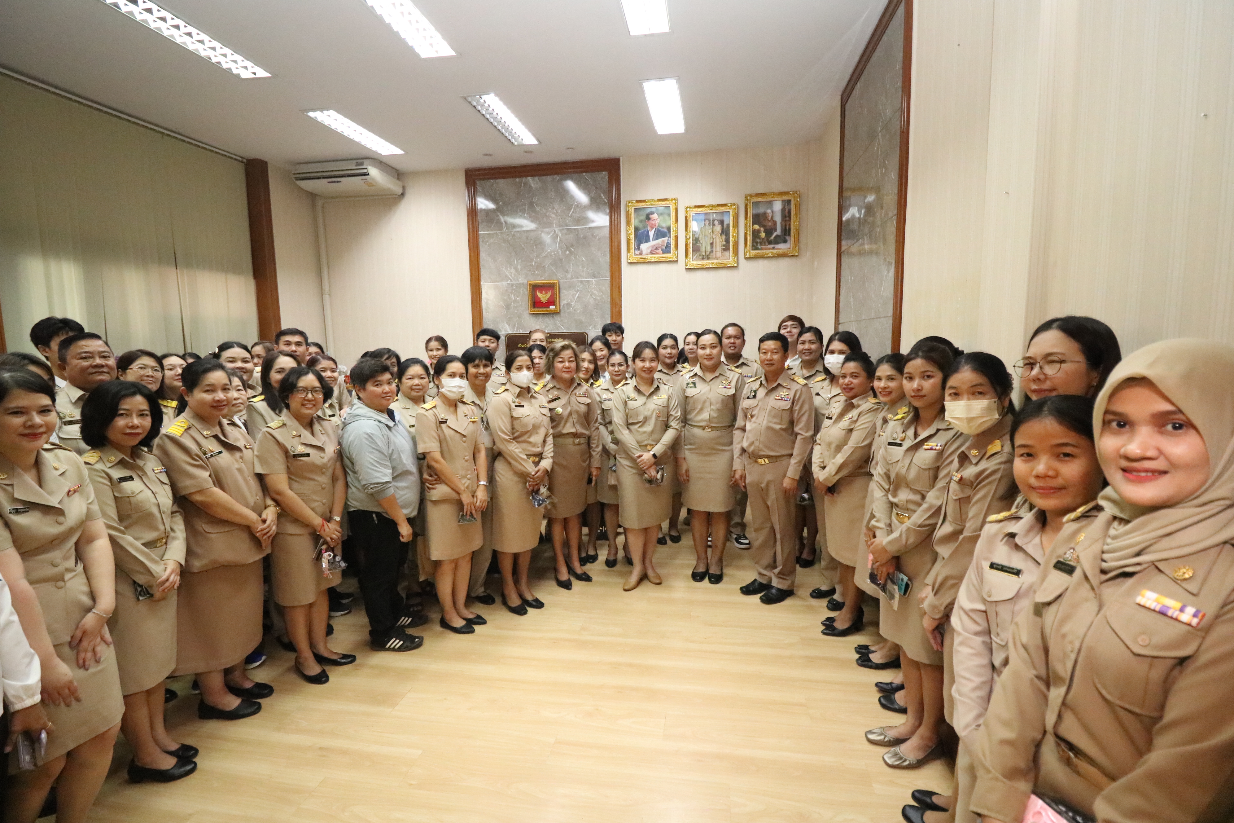 title - ส.ป.ก. ร่วมกัน สวัสดีปีใหม่ ผู้บริหารสำนักงานการปฏิรูปที่ดินเพื่อเกษตรกรรม พร้อมรับพรต้อนรับปีใหม่ 2569